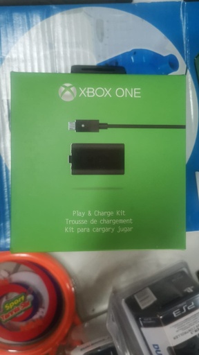 XBOX PLAY & CHARGE KIT